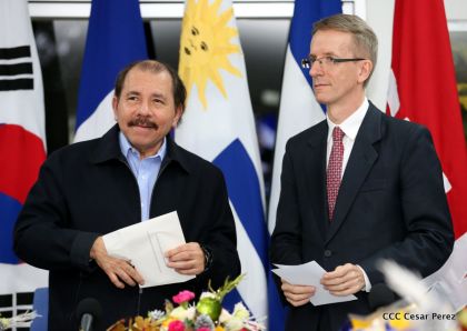 Presidente Daniel y Compañera Rosario reciben cartas credenciales de los embajadores de Corea, Francia y Uruguay
