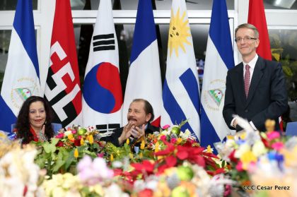 Presidente Daniel y Compañera Rosario reciben cartas credenciales de los embajadores de Corea, Francia y Uruguay