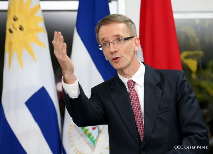 Presidente Daniel y Compañera Rosario reciben cartas credenciales de los embajadores de Corea, Francia y Uruguay