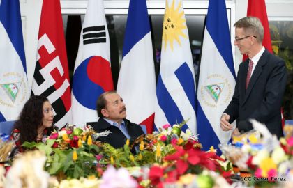 Presidente Daniel y Compañera Rosario reciben cartas credenciales de los embajadores de Corea, Francia y Uruguay