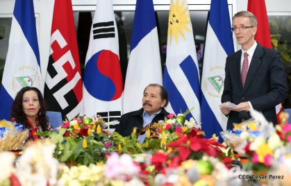 Presidente Daniel y Compañera Rosario reciben cartas credenciales de los embajadores de Corea, Francia y Uruguay