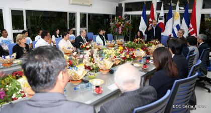 Presidente Daniel y Compañera Rosario reciben cartas credenciales de los embajadores de Corea, Francia y Uruguay