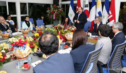 Presidente Daniel y Compañera Rosario reciben cartas credenciales de los embajadores de Corea, Francia y Uruguay