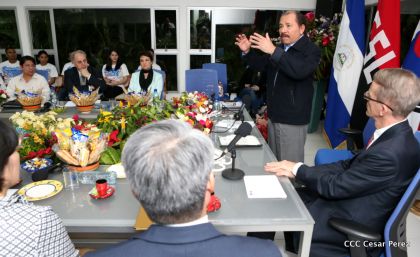 Presidente Daniel y Compañera Rosario reciben cartas credenciales de los embajadores de Corea, Francia y Uruguay