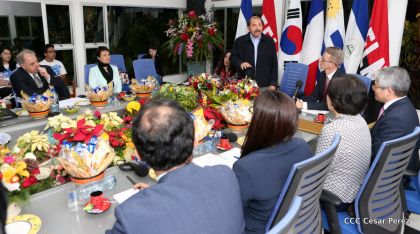 Presidente Daniel y Compañera Rosario reciben cartas credenciales de los embajadores de Corea, Francia y Uruguay