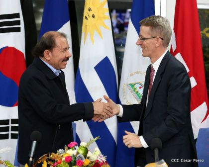 Presidente Daniel y Compañera Rosario reciben cartas credenciales de los embajadores de Corea, Francia y Uruguay