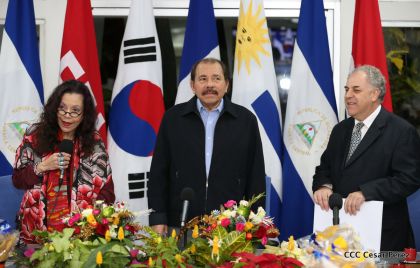Presidente Daniel y Compañera Rosario reciben cartas credenciales de los embajadores de Corea, Francia y Uruguay