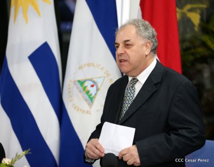 Presidente Daniel y Compañera Rosario reciben cartas credenciales de los embajadores de Corea, Francia y Uruguay