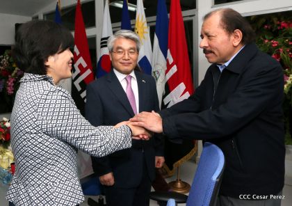 Presidente Daniel y Compañera Rosario reciben cartas credenciales de los embajadores de Corea, Francia y Uruguay