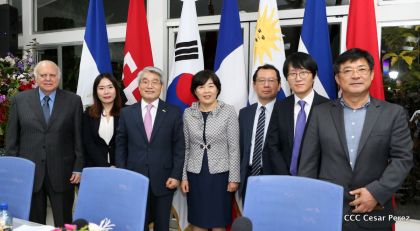 Presidente Daniel y Compañera Rosario reciben cartas credenciales de los embajadores de Corea, Francia y Uruguay