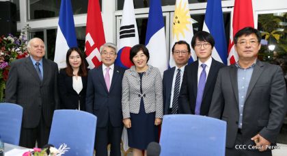 Presidente Daniel y Compañera Rosario reciben cartas credenciales de los embajadores de Corea, Francia y Uruguay