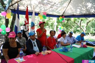 Gobierno lleva energía eléctrica a comunidades de León