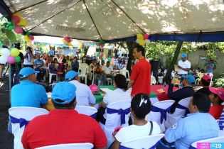 Gobierno lleva energía eléctrica a comunidades de León