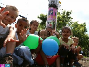Gobierno lleva energía eléctrica a comunidades de León