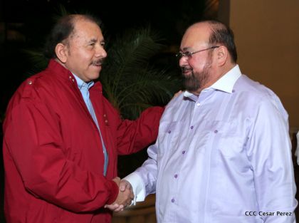 Daniel y Rosario reciben credenciales de Presidente y Vicepresidenta de Nicaragua