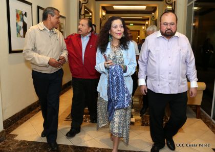 Daniel y Rosario reciben credenciales de Presidente y Vicepresidenta de Nicaragua