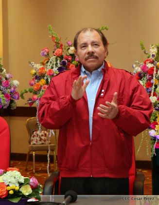 Daniel y Rosario reciben credenciales de Presidente y Vicepresidenta de Nicaragua