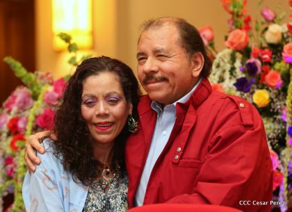Daniel y Rosario reciben credenciales de Presidente y Vicepresidenta de Nicaragua