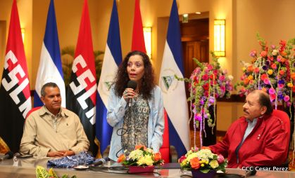 Daniel y Rosario reciben credenciales de Presidente y Vicepresidenta de Nicaragua