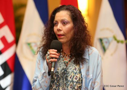 Daniel y Rosario reciben credenciales de Presidente y Vicepresidenta de Nicaragua