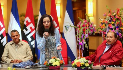 Daniel y Rosario reciben credenciales de Presidente y Vicepresidenta de Nicaragua