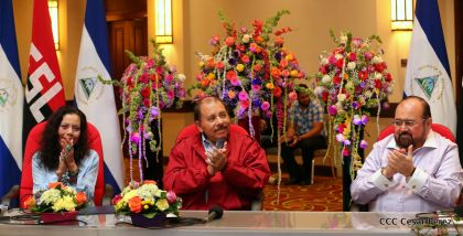 Daniel y Rosario reciben credenciales de Presidente y Vicepresidenta de Nicaragua