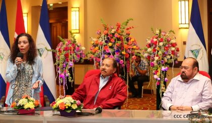 Daniel y Rosario reciben credenciales de Presidente y Vicepresidenta de Nicaragua