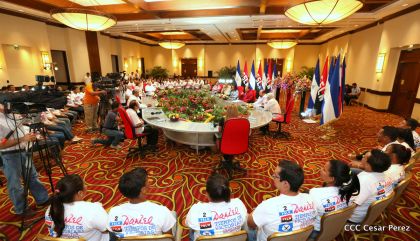 Daniel y Rosario reciben credenciales de Presidente y Vicepresidenta de Nicaragua