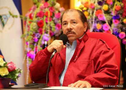 Daniel y Rosario reciben credenciales de Presidente y Vicepresidenta de Nicaragua
