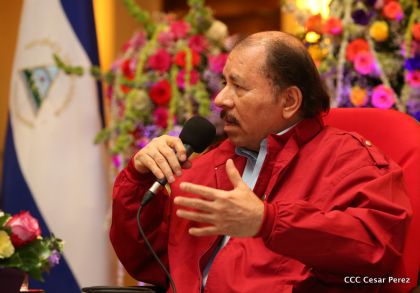 Daniel y Rosario reciben credenciales de Presidente y Vicepresidenta de Nicaragua