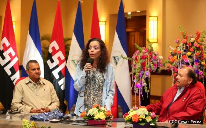Daniel y Rosario reciben credenciales de Presidente y Vicepresidenta de Nicaragua