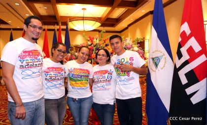 Daniel y Rosario reciben credenciales de Presidente y Vicepresidenta de Nicaragua