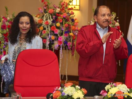 Daniel y Rosario reciben credenciales de Presidente y Vicepresidenta de Nicaragua