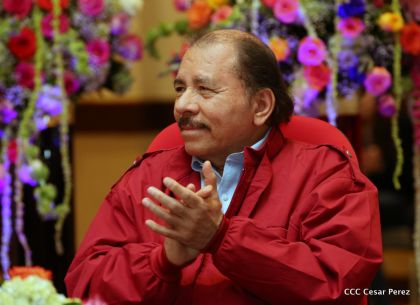 Daniel y Rosario reciben credenciales de Presidente y Vicepresidenta de Nicaragua