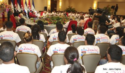 Daniel y Rosario reciben credenciales de Presidente y Vicepresidenta de Nicaragua
