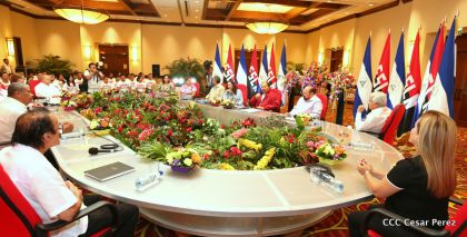Daniel y Rosario reciben credenciales de Presidente y Vicepresidenta de Nicaragua