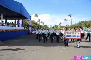 Desfiles escolares en Avenida Bolívar (31 Agosto 2013)
