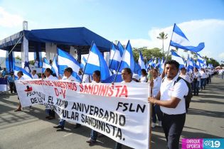 Desfiles escolares en Avenida Bolívar (31 Agosto 2013)