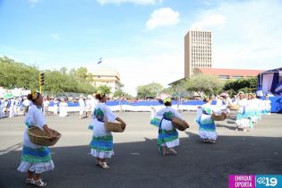 Desfiles escolares en Avenida Bolívar (31 Agosto 2013)