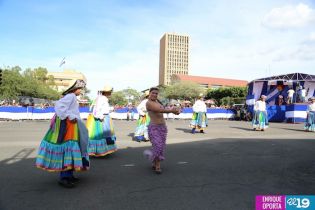 Desfiles escolares en Avenida Bolívar (31 Agosto 2013)