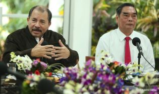 Presidente Daniel recibe a delegación de Vietnam