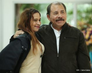 Presidente Daniel recibe a delegación de Vietnam