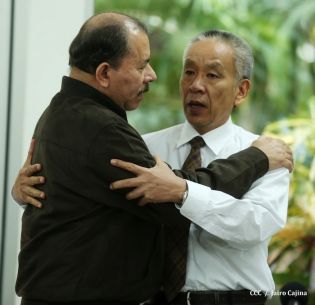 Presidente Daniel recibe a delegación de Vietnam