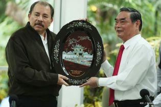 Presidente Daniel recibe a delegación de Vietnam