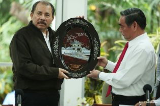 Presidente Daniel recibe a delegación de Vietnam