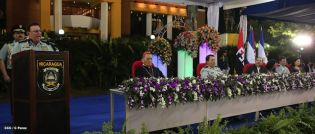 Daniel y Rosario presidente acto 34 Aniversario del Ejército