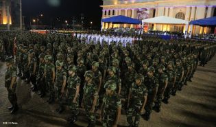 Daniel y Rosario presidente acto 34 Aniversario del Ejército