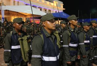 Daniel y Rosario presidente acto 34 Aniversario del Ejército