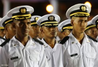 Daniel y Rosario presidente acto 34 Aniversario del Ejército