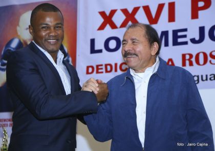 Presidente Daniel participa en premiación de la Crónica Deportiva